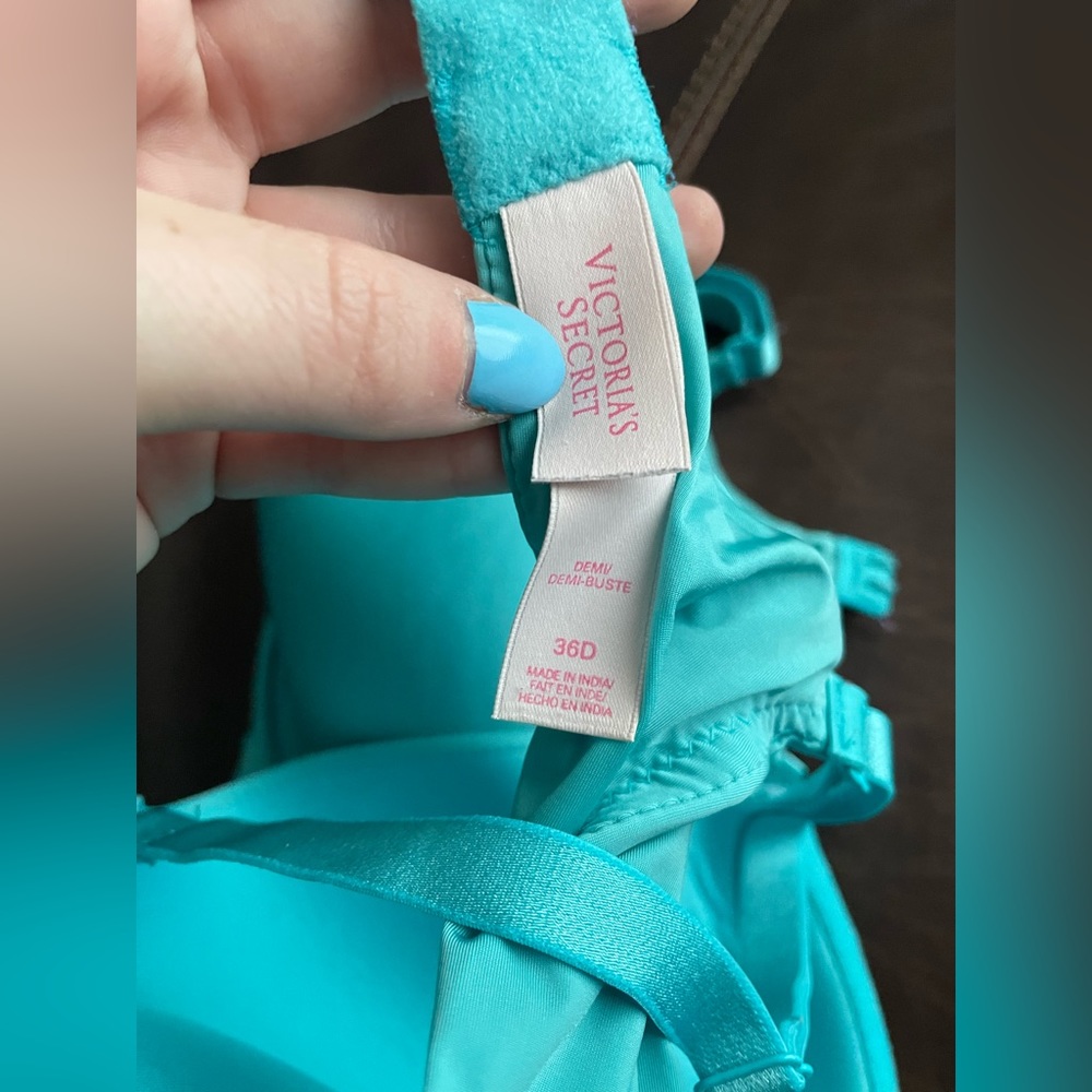 36 D Demi Bra Victoria’s Secret - Picture 2 of 2